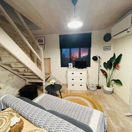 Petite Maison Des Renaudins * Taillebourg (Charente-Maritime)